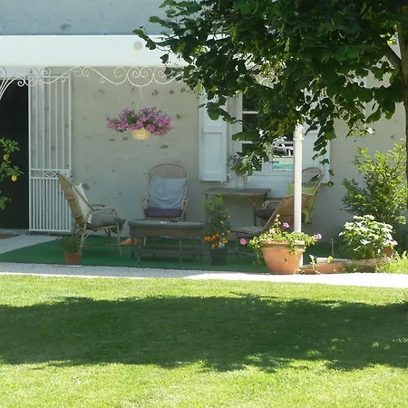 La Maison Du Parc Bed & Breakfast 3*